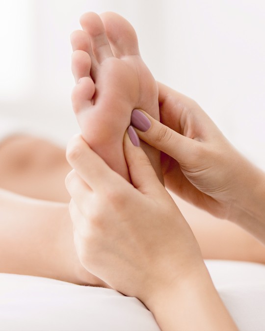 Foot massage with a peppermint foot cream